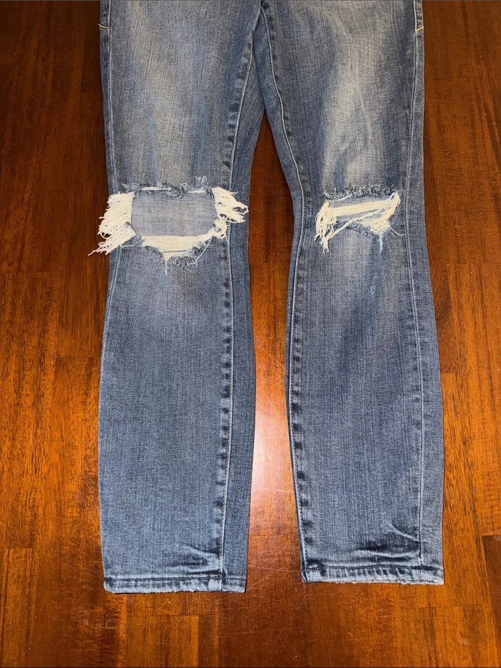 Good American Ladies Good Legs Crop jeans. Size 4/27. Medium Blue wash.